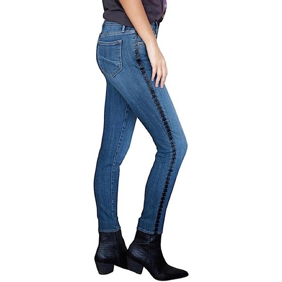 DRIFTWOOD Jeans Jackie Women’s 26 Star Embellished Trim High Rise Skinny Ankle - Picture 1 of 12
